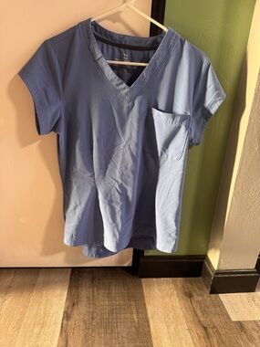 CRFT by White Cross 1-Pocket V-Neck Top in ceil blue